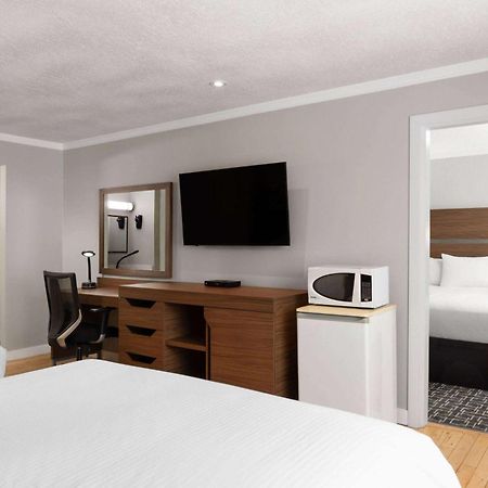 Hotel Baymont By Wyndham Edson Exteriér fotografie