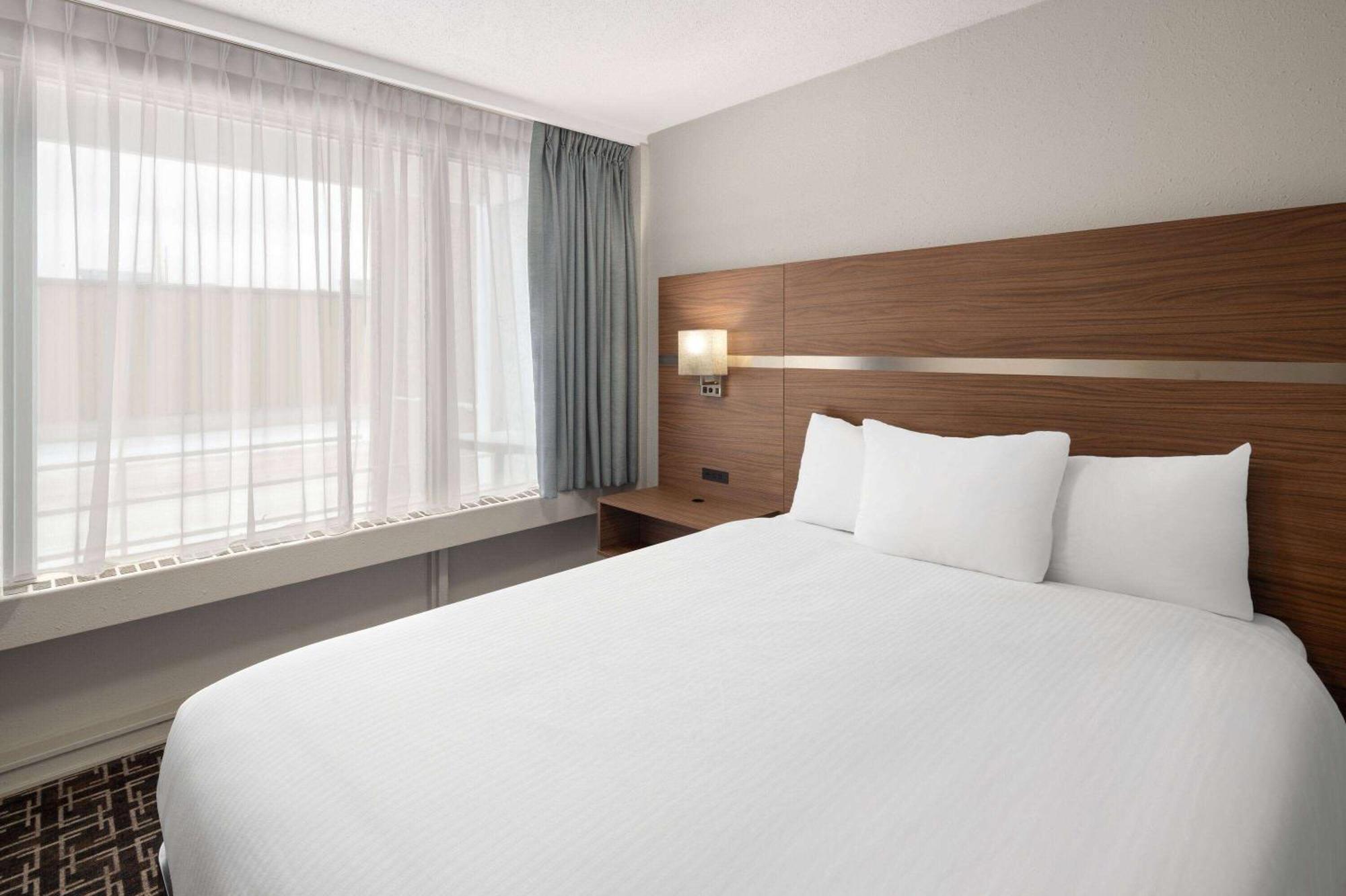 Hotel Baymont By Wyndham Edson Exteriér fotografie