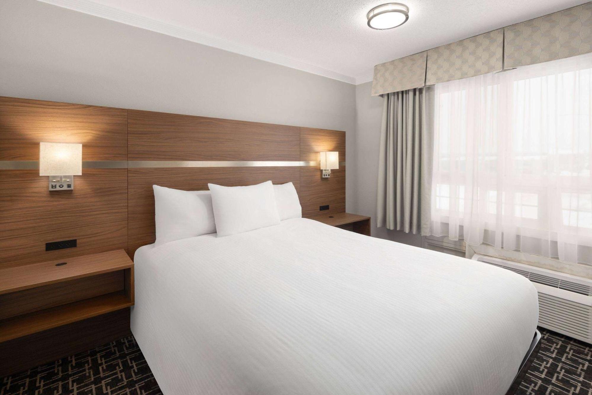 Hotel Baymont By Wyndham Edson Exteriér fotografie