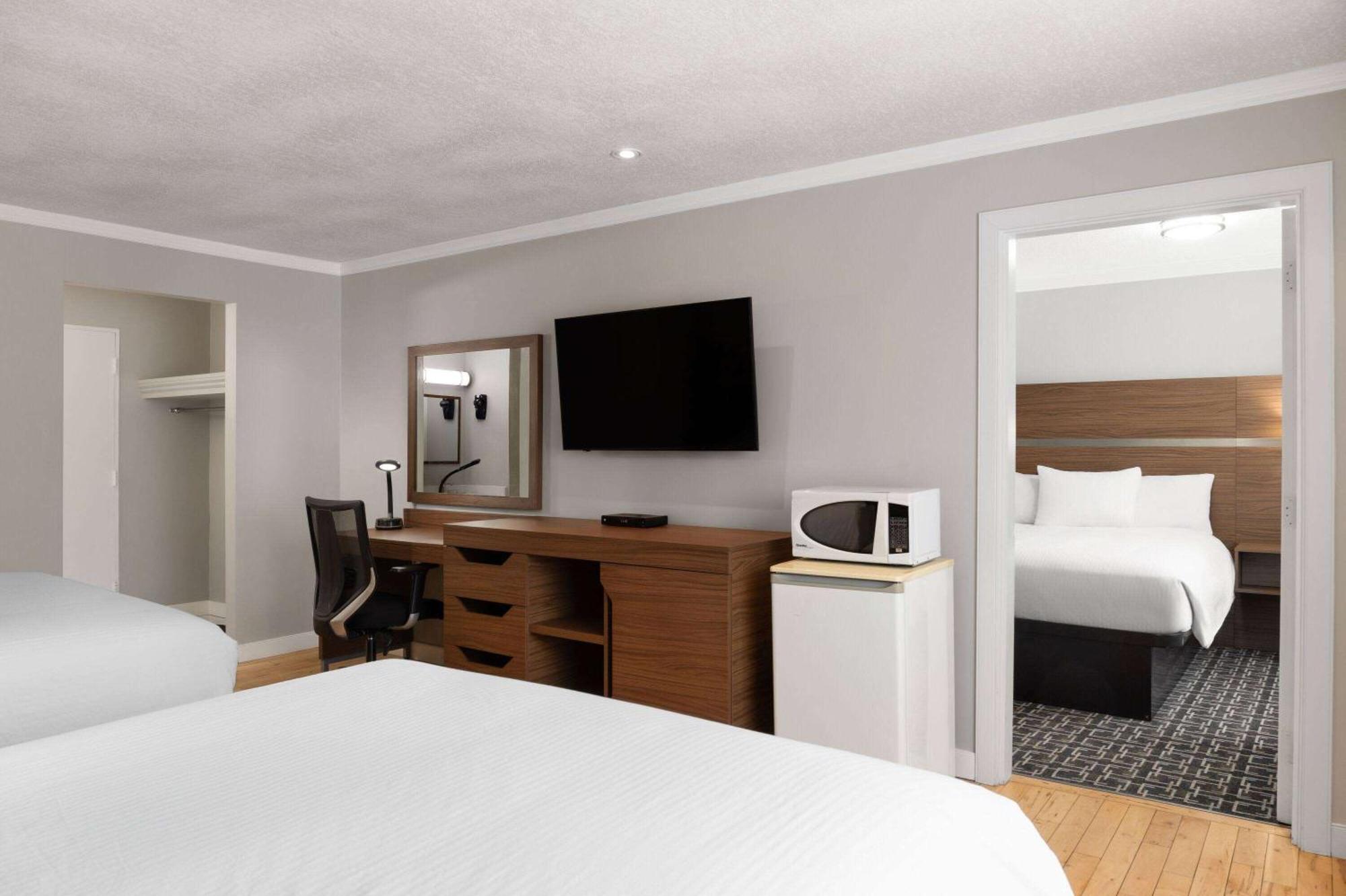 Hotel Baymont By Wyndham Edson Exteriér fotografie