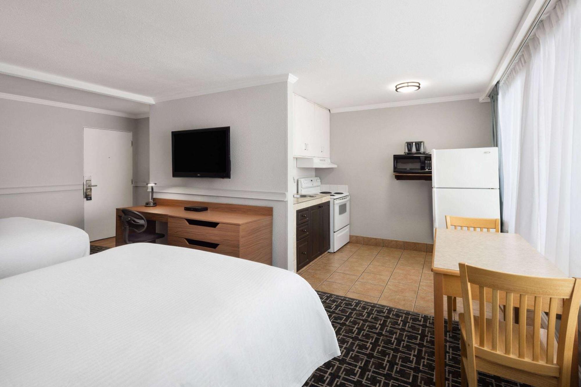 Hotel Baymont By Wyndham Edson Exteriér fotografie